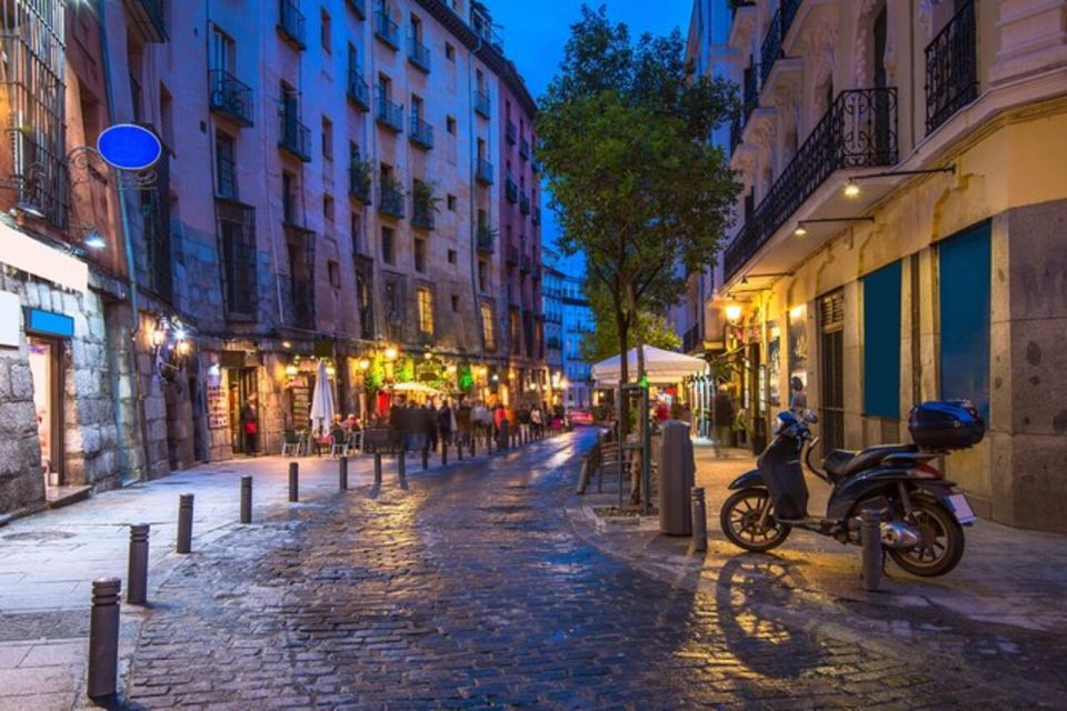 Madrid: Panoramic Open-Top Bus Day or Night Tour with Guide - Bilingual Live Guide: The Difference Between Seeing and Understanding