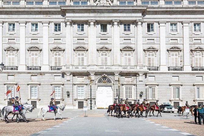 Madrid Panoramic Sightseeing Guided Tour - A fast Madrid primer: walking + coach for first-timers