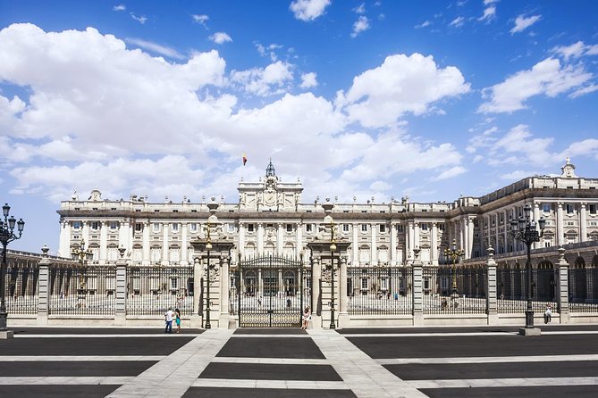 Madrid Panoramic Sightseeing Guided Tour - Barrio de la Morería and the Royal Palace area: the “older Madrid” feel
