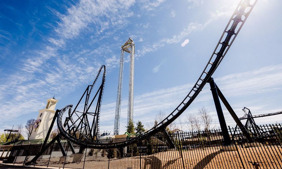 Madrid: Parque Warner Ticket and Roundtrip Transportation - Hollywood Boulevard and Movie World Studios: Shows That Set the Mood