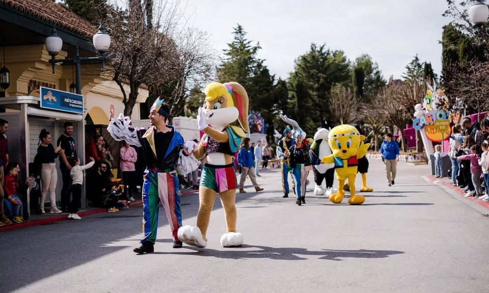 Madrid: Parque Warner Ticket and Roundtrip Transportation - Cartoon Village and Old West Territory: Family-Friendly Rhythm