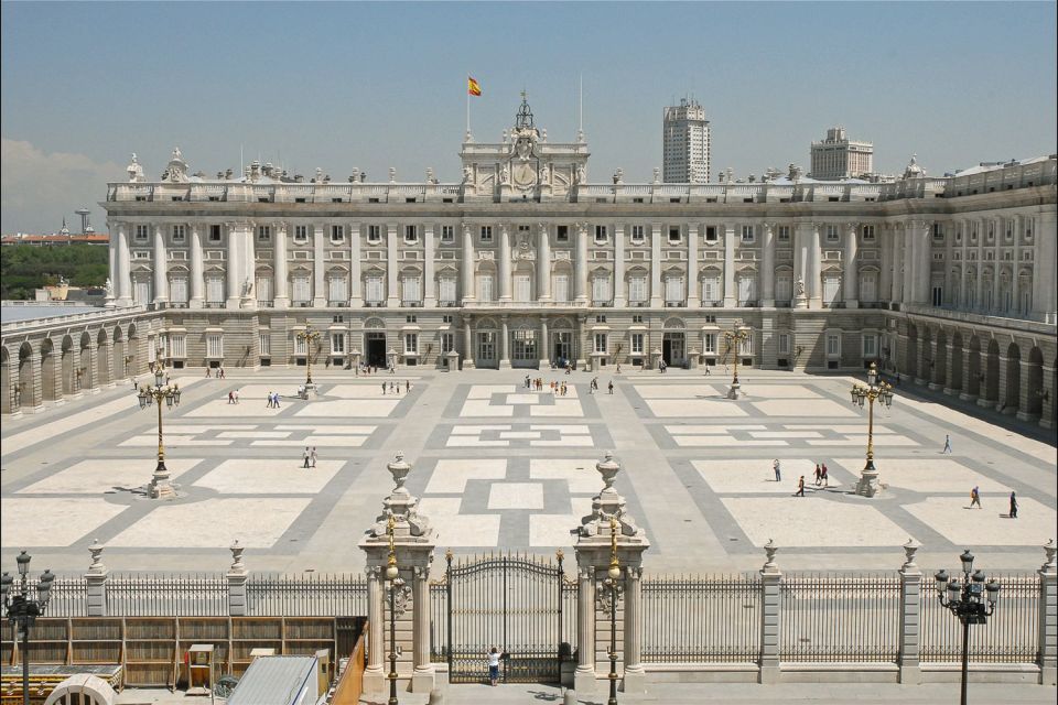 Madrid: Prado Museum and the Royal Palace Guided Tour - Royal Palace of Madrid: Skip the Line, Then Read the Monarchy in Rooms