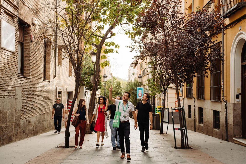 Madrid: Prado Museum & Lunch at World’s Oldest Restaurant - Sobrino de Botín VIP access: kitchens, tunnels, and history you can smell