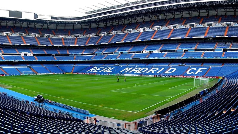 Madrid: Private VIP Real Madrid Bernabeu Stadium Tour - Inside the Bernabéu: field views and UEFA-level stadium tech