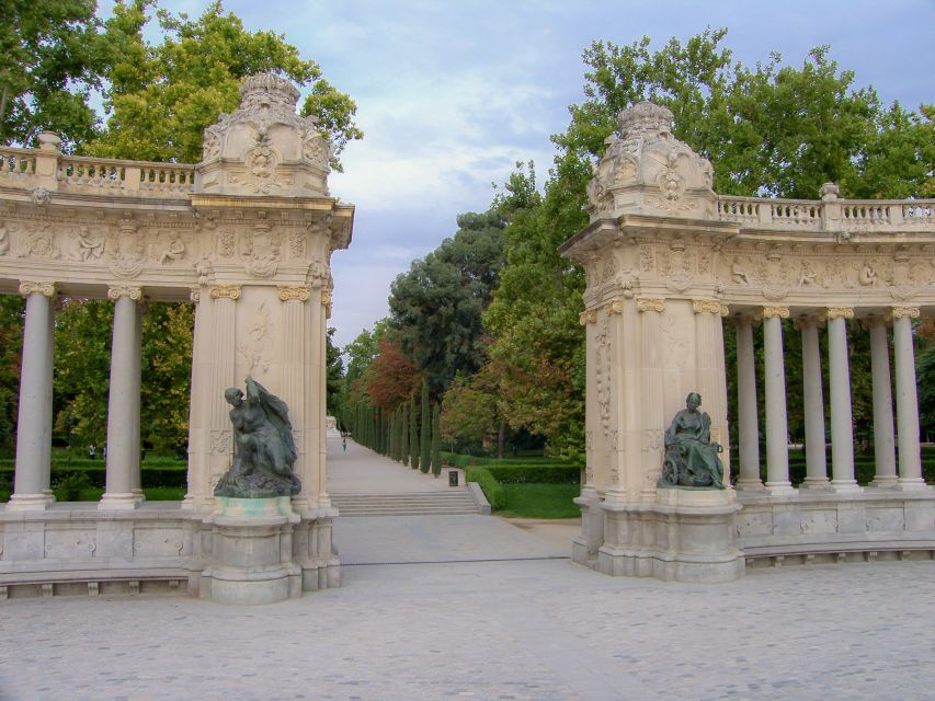 Madrid: Private Walking Tour with a Local - The route is yours: photo stops, courtyards, street art, and stories