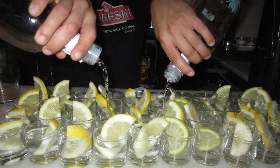 Madrid: Pub Crawl Madrid Running since 2005 Bar Exploration - The guide: where the experience either clicks or drifts