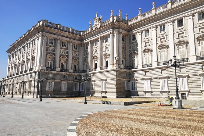 Madrid Royal Palace and Almudena Cathedral Guided Tour - Getting your bearings: Puerta del Sol and the old-road vibe