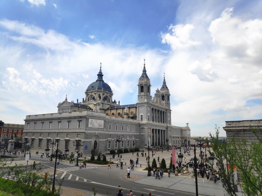 Madrid: Royal Palace and Almudena Cathedral Small-Group Tour - Royal Palace and Almudena Cathedral in 2.5 Hours: What the Tour Feels Like