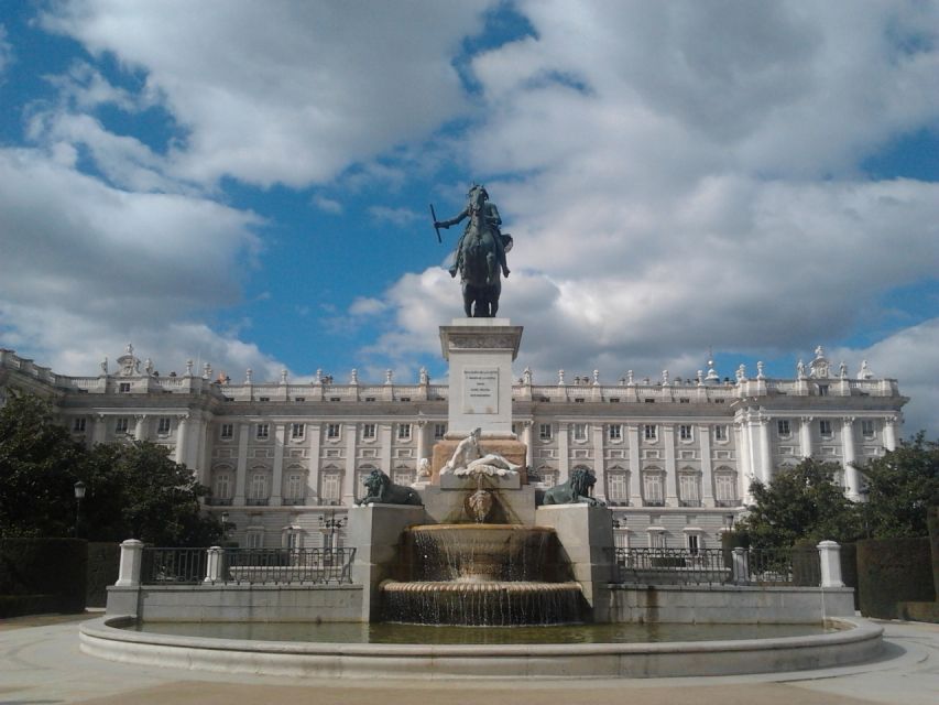 Madrid: Royal Palace and Almudena Cathedral Small-Group Tour - First Stop: Almudena Cathedral and Its Architectural Mix