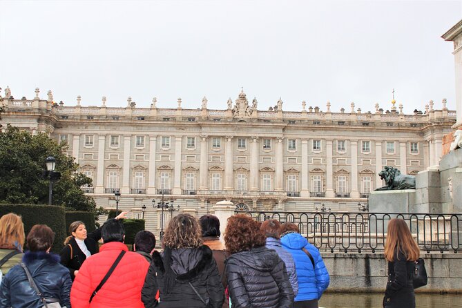 Madrid: Royal Palace Expert Guided Tour with Optional Tapas - Walking the Palace Grounds and the Sabatini Garden Photo Stop
