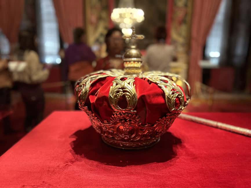 Madrid: Royal Palace Guided Shared Group Tour - Royal Palace in 90 Minutes: what this small-group format feels like