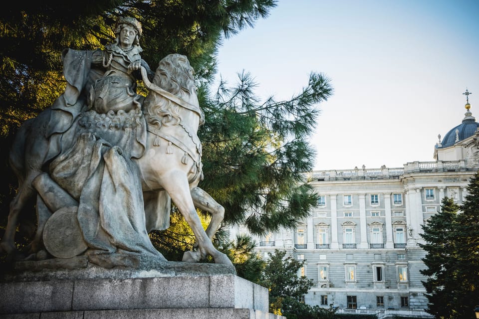 Madrid: Royal Palace Guided Tour with Skip-the-Line Entry - Photos, bags, and the practical stuff that can trip you up