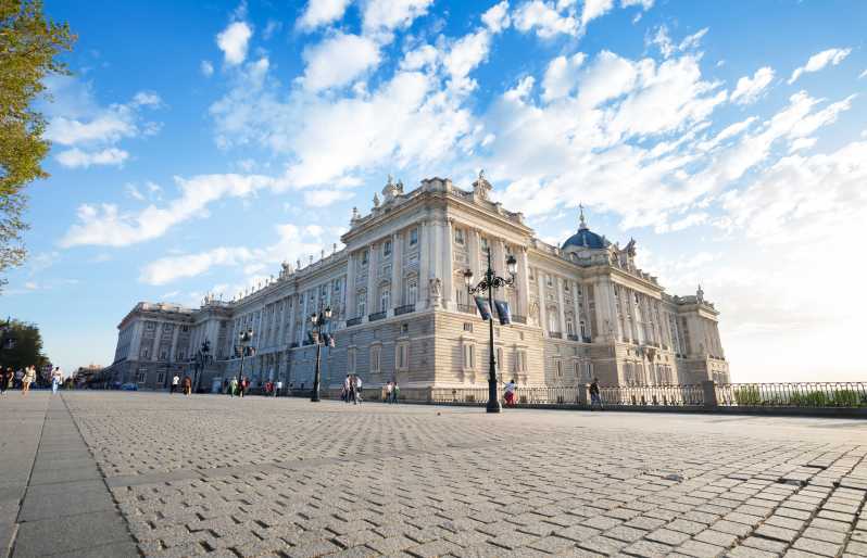 Madrid: Royal Palace Guided Tour with Skip-the-Line Entry - Group size and pacing: easy to follow, not a marathon