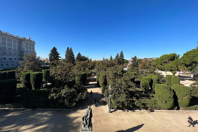 Madrid: Royal Palace Guided Tour with Skip the Line Ticket - Meeting Point Walk and What to Wear