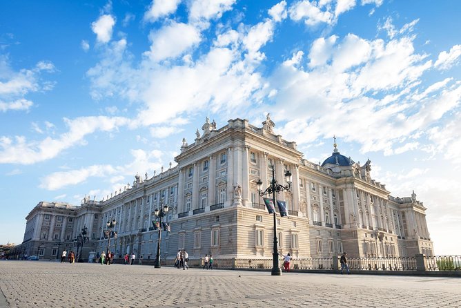 Madrid Royal Palace Professional Guided Tour with Skip the Line - Throne Room and Hall of Columns: The Grand Stops You’ll Remember