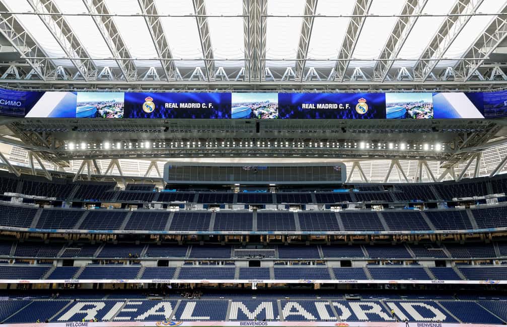 Madrid: Santiago Bernabéu and Real Madrid Guided tour - Getting into the Bernabéu: fast, guided, and very match-day