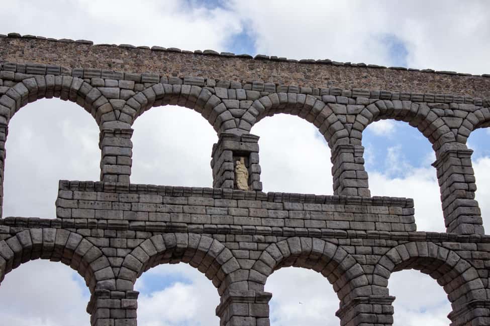 Madrid: Segovia, Ávila & Toledo Day Trip with Optional Lunch - The Madrid morning setup: meeting point and how the day actually starts