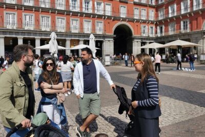 Madrid: Street Food Walking Tour in the Plaza Mayor Area - Plaza Mayor walking stop: architecture plus quick context