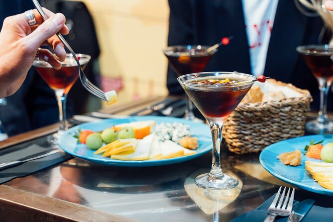 Madrid: Tapas Walking Tour with Food and Drinks Included - A tight, tasty route through La Latina and Madrid Centro