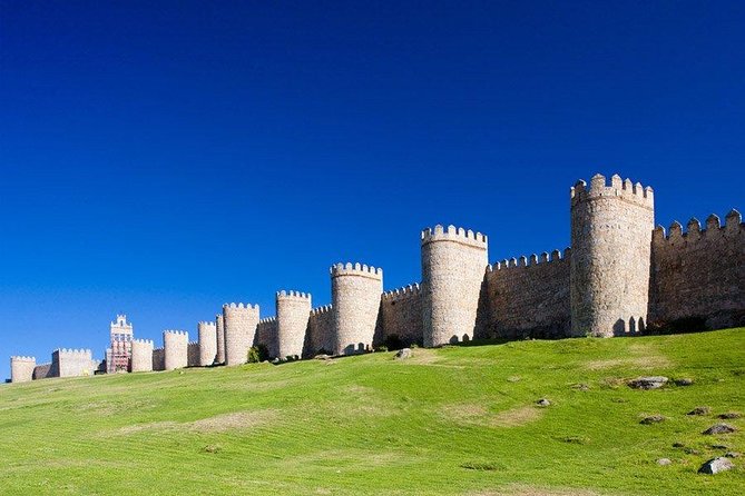 Madrid to Avila & Segovia: Full-Day Highlights Tour - Ávila Walls: The Main Event You Can Actually Photograph