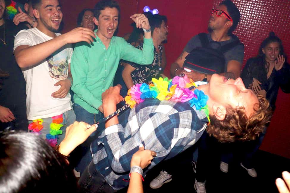 Madrid: Top Pub Crawl with Drinks and Free Nightclub Entry - Gran Vía Finish and the Walk to the Club