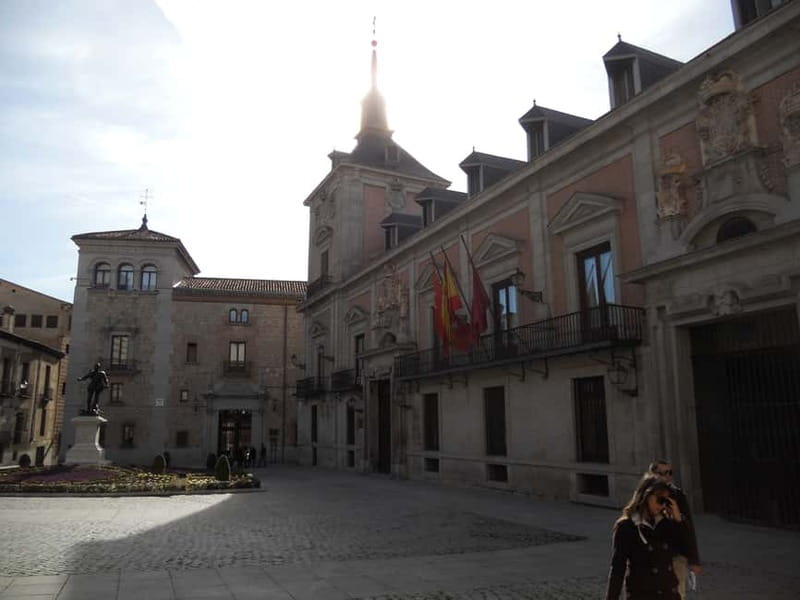 Madrid: Tour of the Historic City Center - Starting in Puerta del Sol, with Madrid’s “center of gravity”