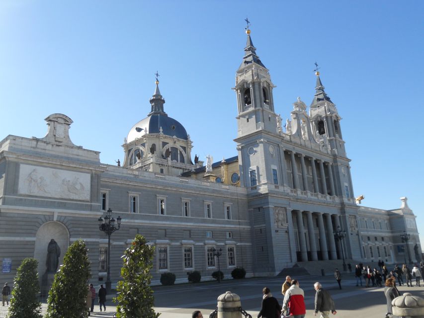 Madrid: Tour of the Historic City Center - Plaza Mayor and the Literary Quarter: Golden Age stories with street-level reality