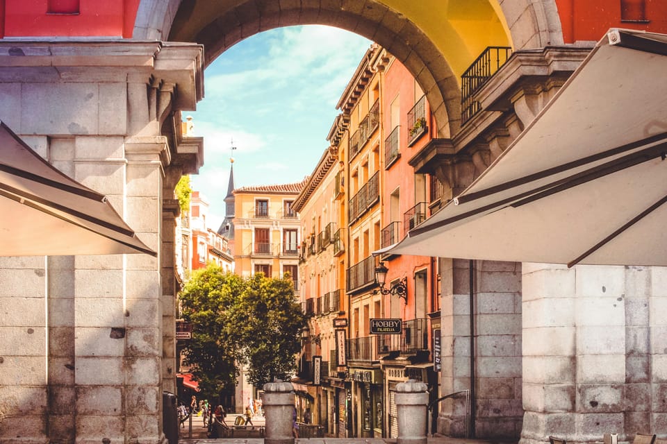 Madrid: Welcome to Madrid Guided Walking Tour in English - What the 2.5 hours feels like on foot