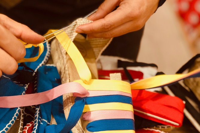Make Authentic Espadrilles in Barcelona - Logistics that actually matter: time, group size, and language