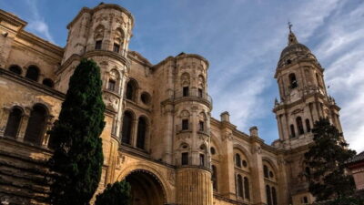 Málaga: 2-Hour Historical Center & Cathedral Tour - Finding the Tour at the Glass Pyramid Near the Roman Theatre