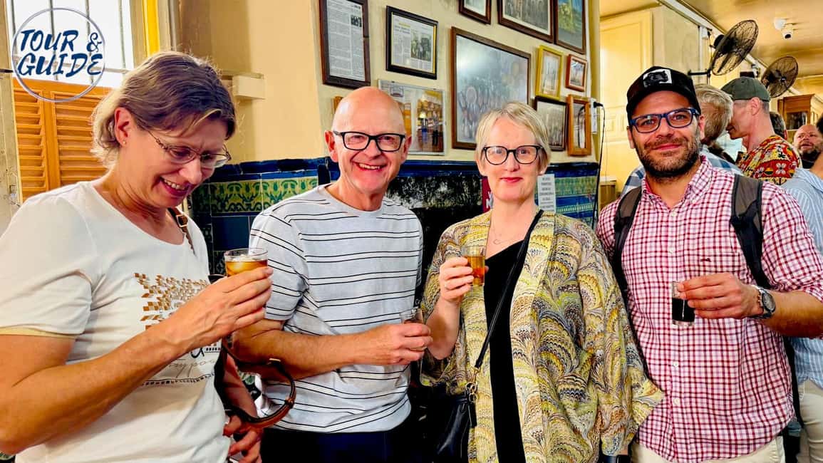 Málaga: 2h Walking Historical Tour–Art, Culture and Legends - Start Where the City Shows Its First Chapter: Plaza de la Aduana