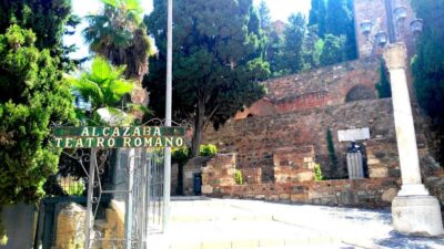 Málaga: 2h Walking Historical Tour–Art, Culture and Legends - Roman Theatre: See the City’s Oldest Visible Stage
