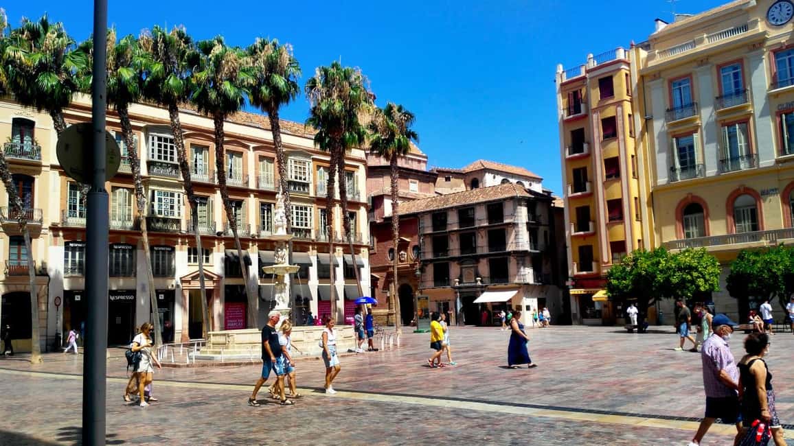 Málaga: 2h Walking Historical Tour–Art, Culture and Legends - Candied Almonds, Nougat, and the Smart Case for Food Breaks