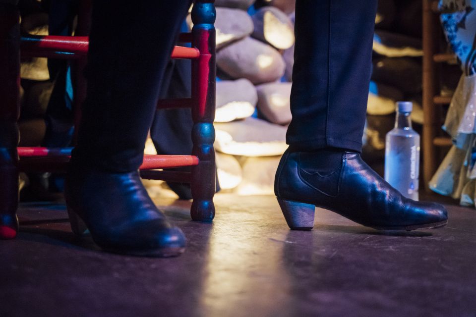 Malaga: Authentic Flamenco Show at El Gallo Ronco - What the Venue Feels Like Before the Music Starts