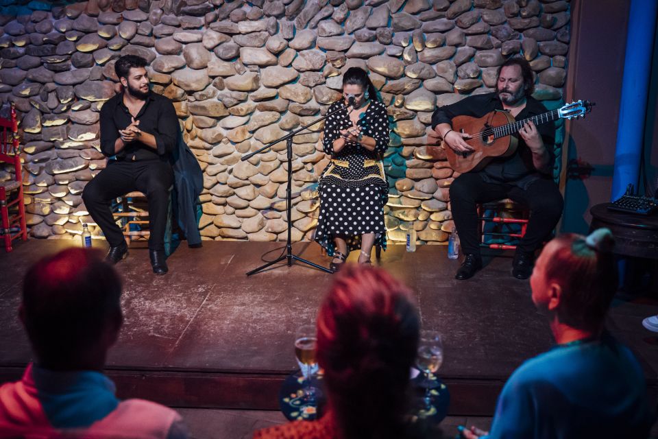 Malaga: Authentic Flamenco Show at El Gallo Ronco - Why the Audience Vibe Matters Here