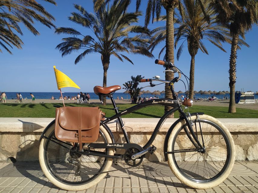 Malaga: Bike Rental for City Discovery Route & Beaches - Historic center corners: famous sights and quieter backstreets