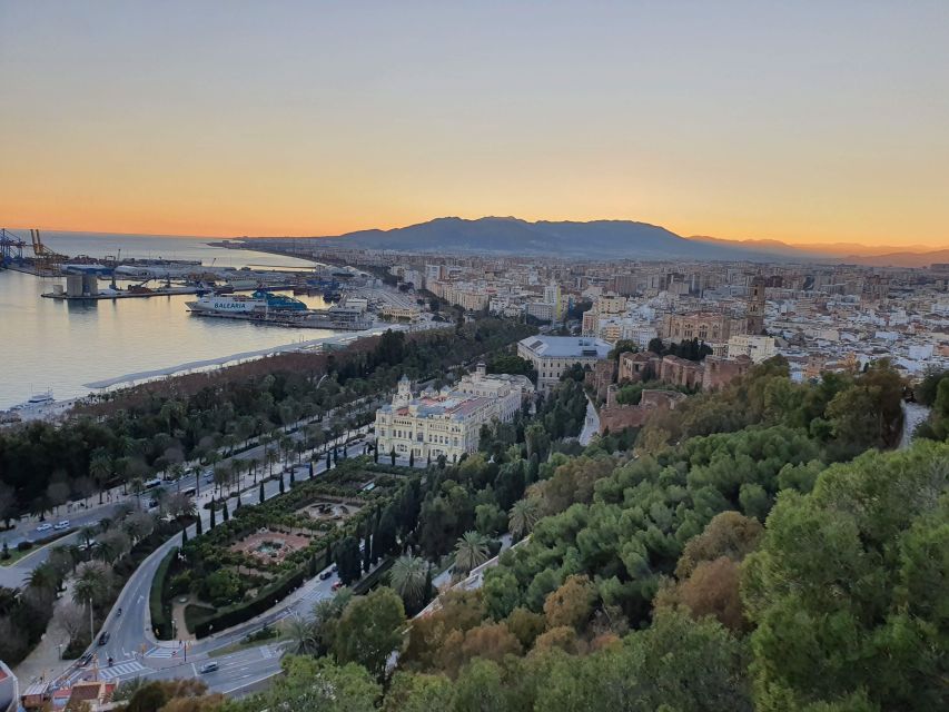 Málaga: Cathedral, Alcazaba, Roman Theater Walking Tour - Who should book this tour?
