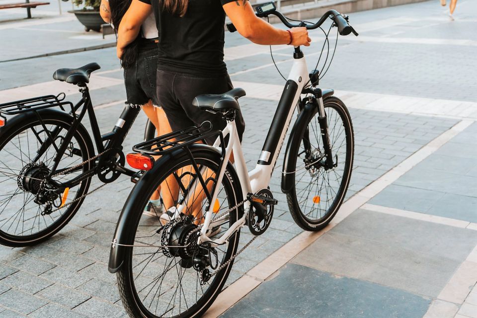 Malaga: Electric Bike Rental - Meeting Up at EbikeMálaga and Getting Rolling