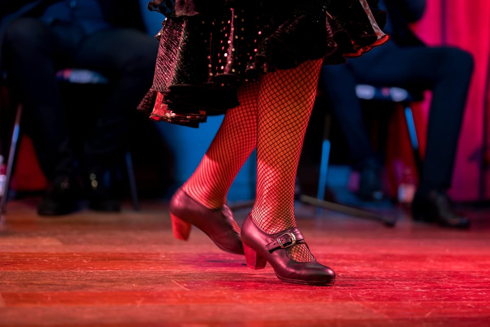 Málaga: Flamenco Course 4pm + 1-Hour Show, 3 Tapas and Drink - Tapas and Drink: What’s Included, and How to Think About It