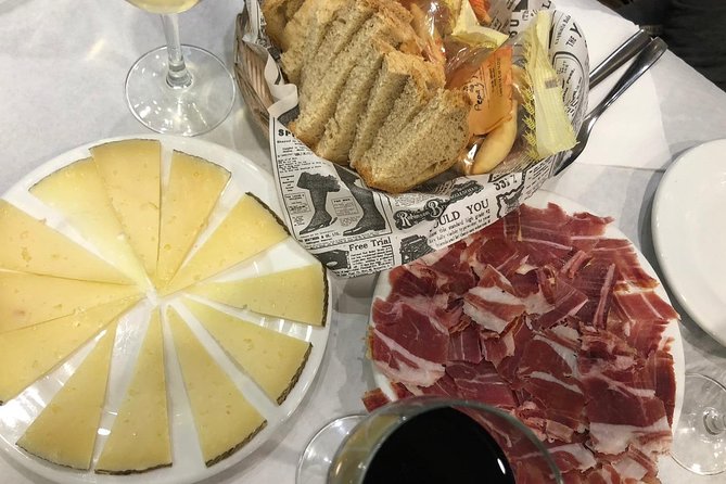 Malaga Food Tour: Tapas, Drinks and Delights with a Local - Stop 2 on Alameda Principal: the 1840 tavern and your Moscatel-pairing moment