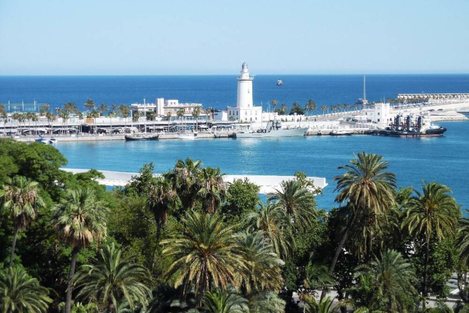 Malaga: Guided E-Bike Tour - Port loop essentials: lighthouse, Muelle Uno, and Palmeral stroll vibes