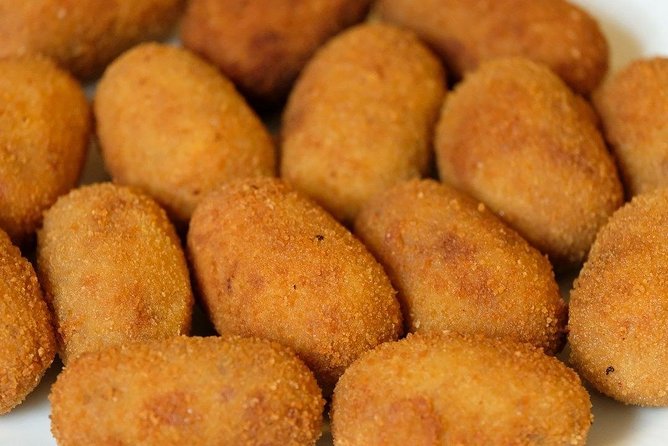 Malaga Market Food Tour: Tapas, Drinks, and Local Flavors - Around C. Granada 62: Picasso Museum area tapas with real menu choices