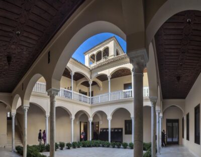 Malaga: Picasso Museum Guided Tour with Skip-the-Line Ticket - What the 1.5-hour guided tour feels like (and why it’s a smart format)