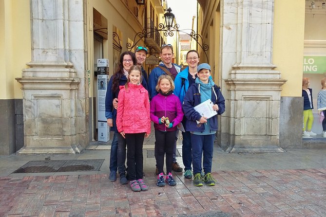 Málaga: Private Sightseeing Treasure Hunt - Plaza de la Merced and Picasso’s Birthplace: Quick Photo Energy, Then More Clues