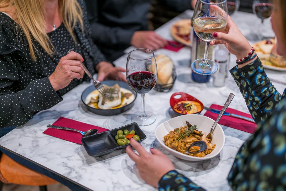 Malaga: Show and Food at Alegría Flamenco and Restaurant - Dinner timing: how to eat without ruining the show