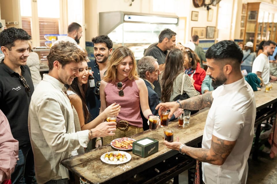 Málaga: Tapas, Wine & Rooftops Private Tour - Finding the meeting point at Alameda Principal (and not stressing it)