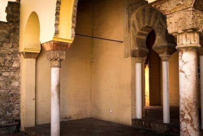 Malaga Tour with Cathedral, Alcazaba and Roman Theatre - Stop 1: Alcazaba and the Arms Courtyard + Cuartos de Granada
