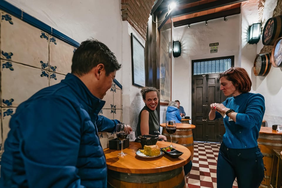 Málaga: Traditional Andalusian Tapas and Wine Tour - Key things to know before you go