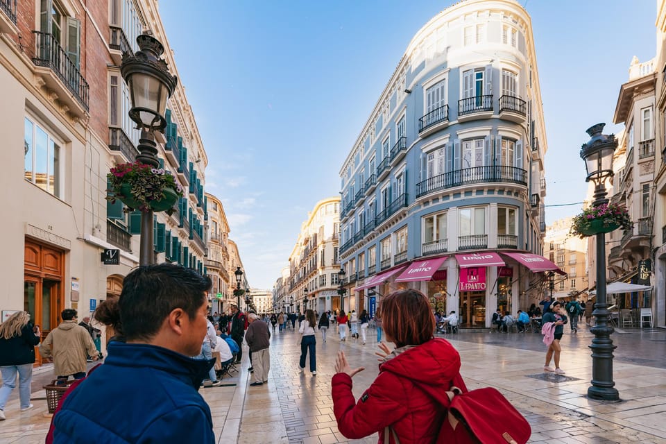 Málaga: Traditional Andalusian Tapas and Wine Tour - What you actually eat and drink: turning variety into a real understanding
