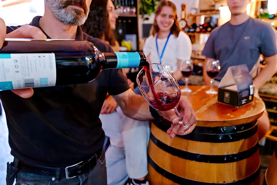 Malaga: Wine and Tapas Tour with Tastings and Drinks - Why this Malaga tapas tour works for your appetite (and your schedule)